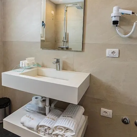 호텔 Hotel Real Vlorë