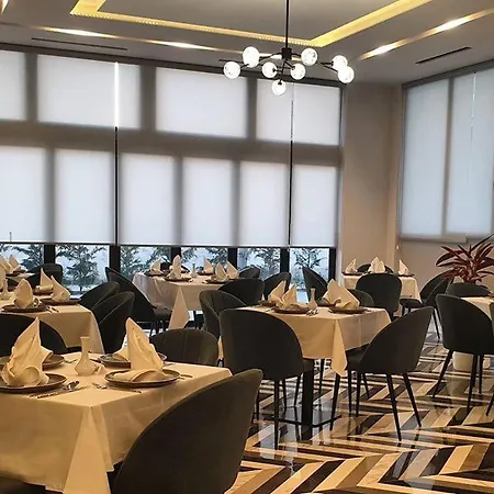 מלון Real Hotel Vlorë