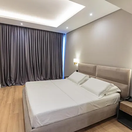מלון Real Hotel 4*